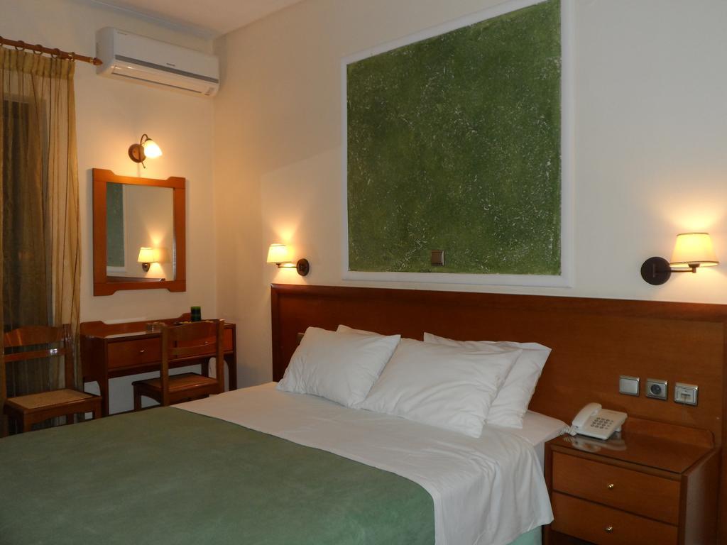 Hotel Prigipikon Suites And Sofites ลูตราอิปาตริส ภายนอก รูปภาพ