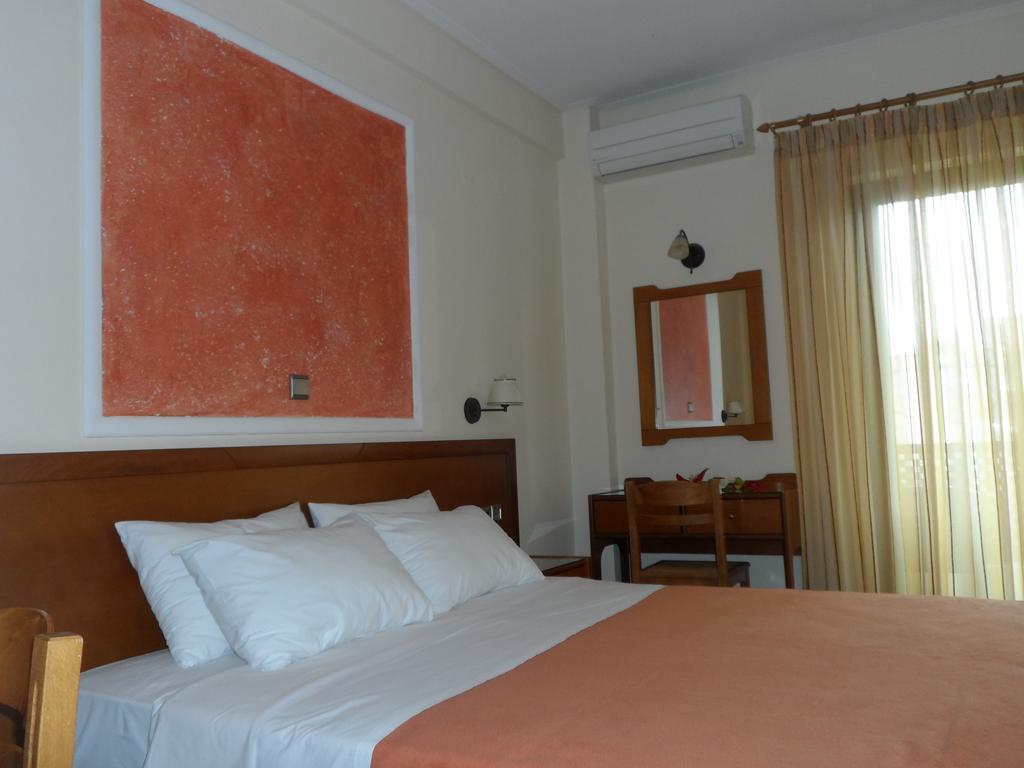 Hotel Prigipikon Suites And Sofites ลูตราอิปาตริส ภายนอก รูปภาพ