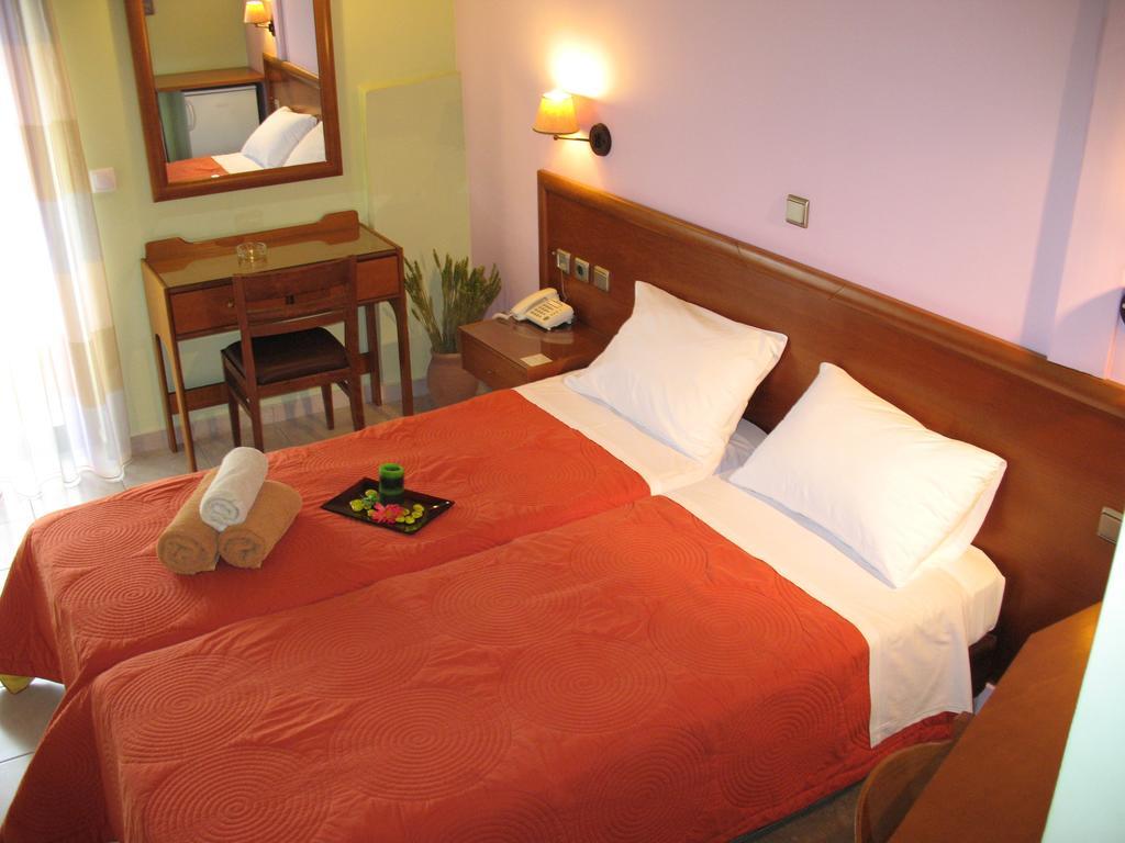 Hotel Prigipikon Suites And Sofites ลูตราอิปาตริส ภายนอก รูปภาพ