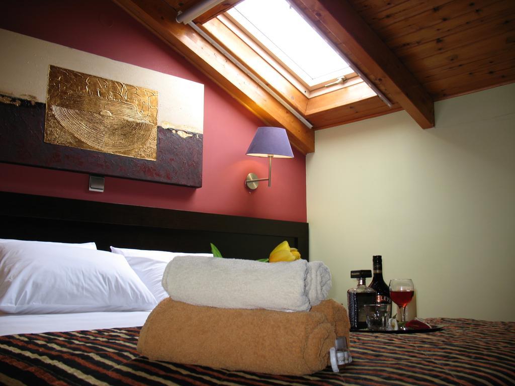 Hotel Prigipikon Suites And Sofites ลูตราอิปาตริส ภายนอก รูปภาพ