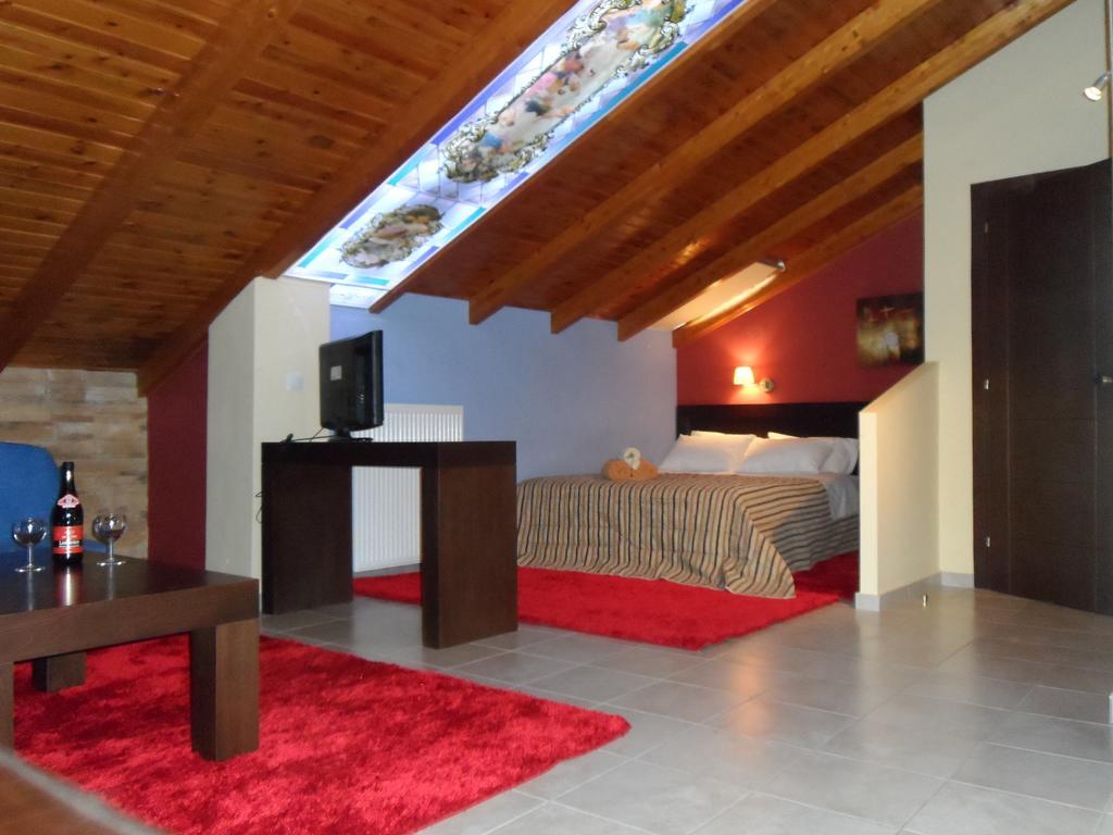 Hotel Prigipikon Suites And Sofites ลูตราอิปาตริส ภายนอก รูปภาพ