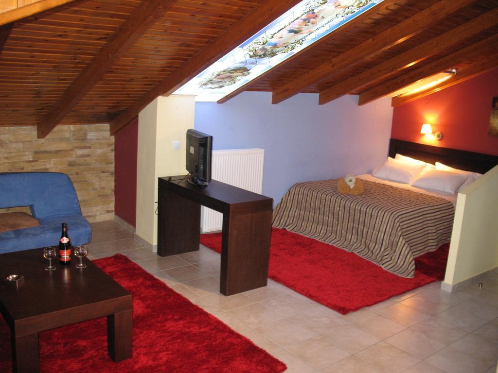 Hotel Prigipikon Suites And Sofites ลูตราอิปาตริส ภายนอก รูปภาพ