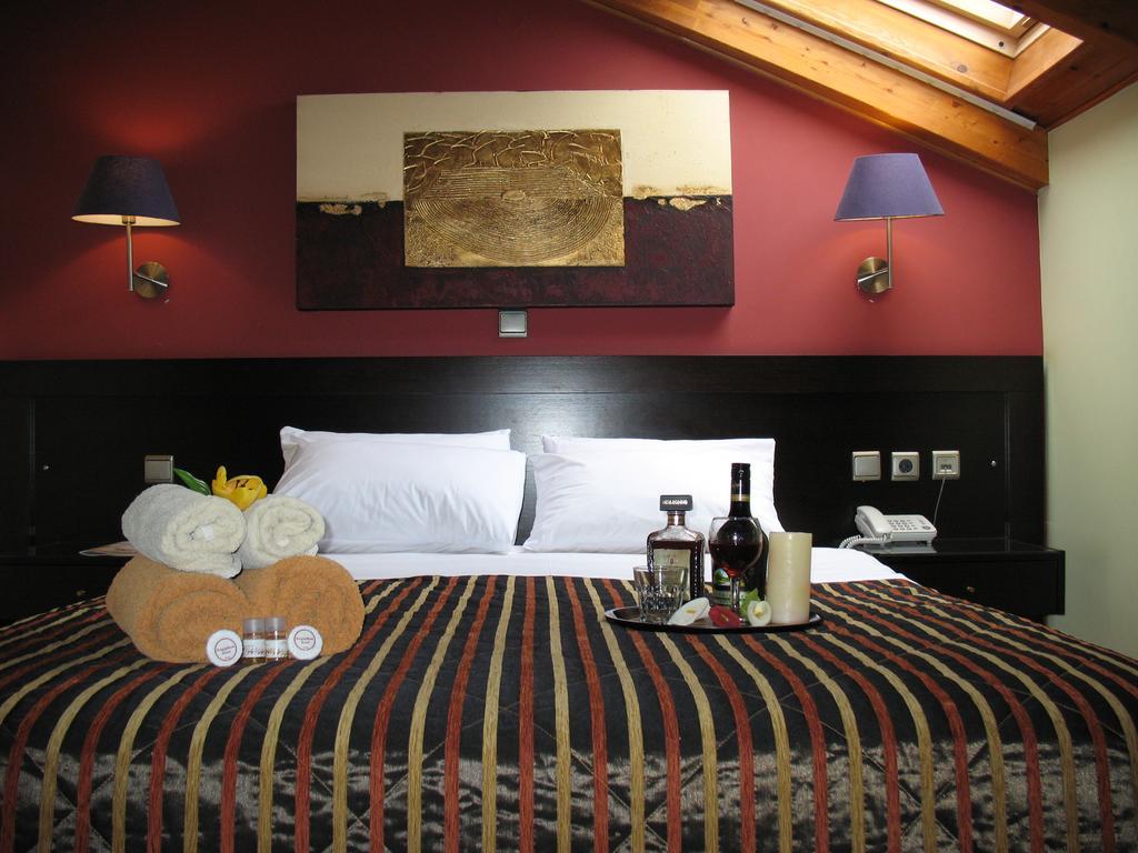 Hotel Prigipikon Suites And Sofites ลูตราอิปาตริส ภายนอก รูปภาพ