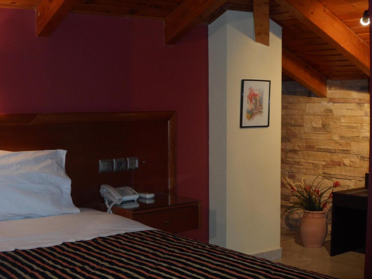 Hotel Prigipikon Suites And Sofites ลูตราอิปาตริส ภายนอก รูปภาพ