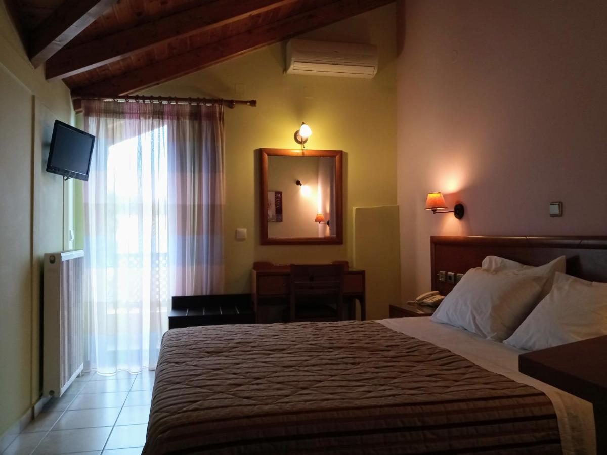 Hotel Prigipikon Suites And Sofites ลูตราอิปาตริส ภายนอก รูปภาพ