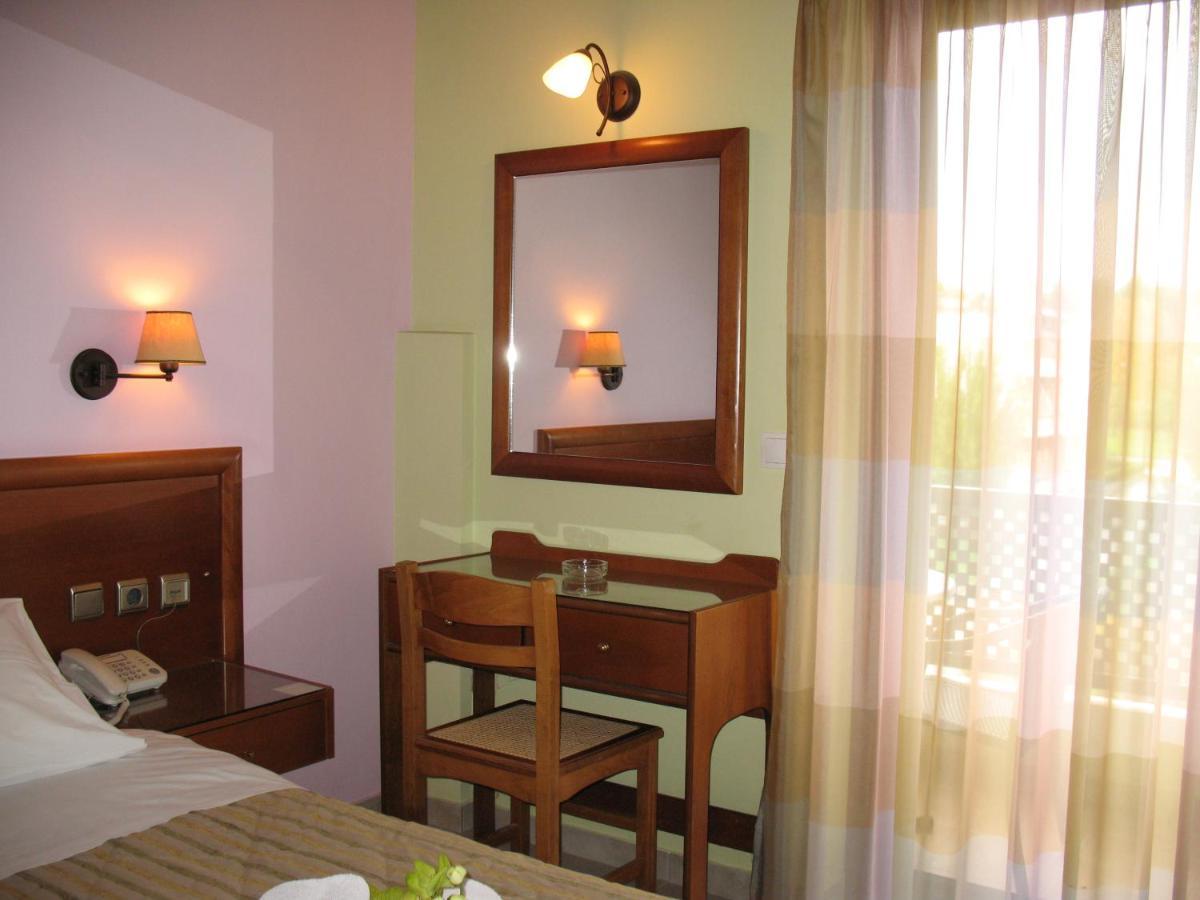 Hotel Prigipikon Suites And Sofites ลูตราอิปาตริส ภายนอก รูปภาพ