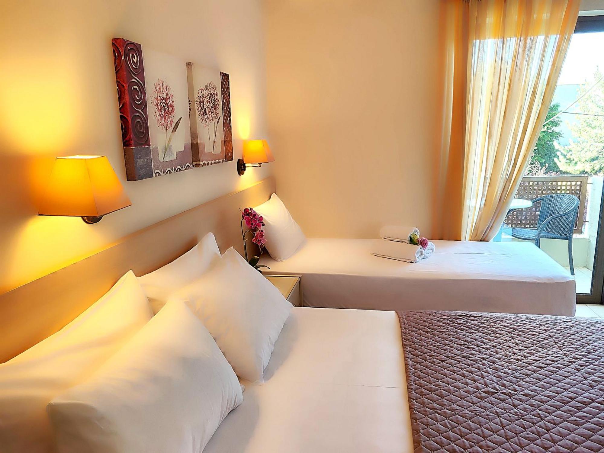 Hotel Prigipikon Suites And Sofites ลูตราอิปาตริส ภายนอก รูปภาพ