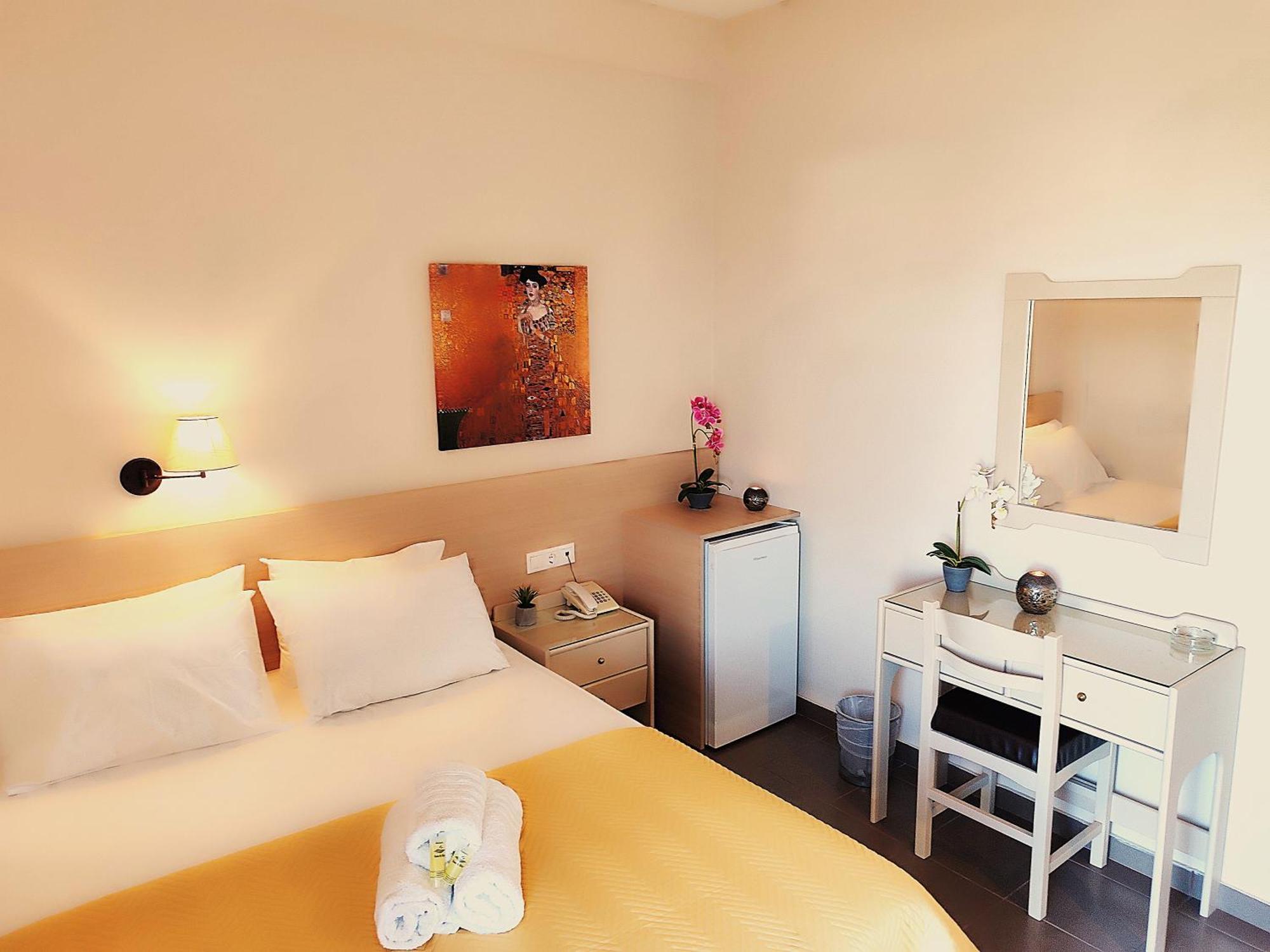 Hotel Prigipikon Suites And Sofites ลูตราอิปาตริส ภายนอก รูปภาพ
